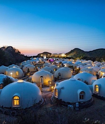 An extremely popular resort, located next to an active volcano in Japan.